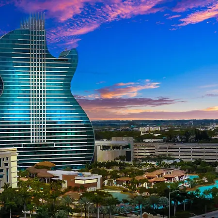 Executive Studio Hollywood Blvd & Near Beach